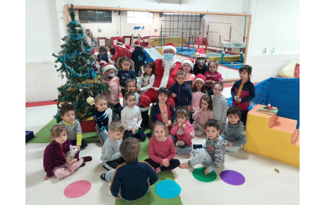 VISITE DU PERE NOEL AU COURS EVEIL DE L'ENFANT