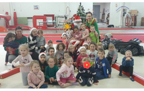 Visite du Père Noël au cours Eveil de l'enfant